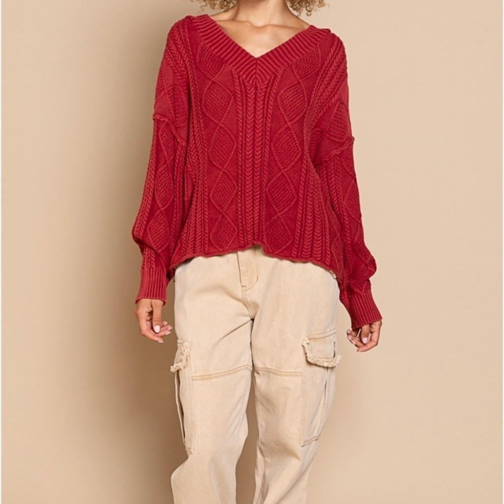 Pol hooded cable knit sweater — red - Picture 2 of 6